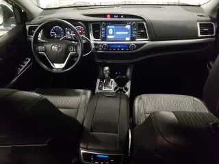 2019 Toyota Highlander LE with VIN 5TDBZRFH7KS737812, listed as a Copart auction lot 42648664 with 42,251 mi miles and Non repairable. Bid and sale history available at DreamBid. Image 8.
