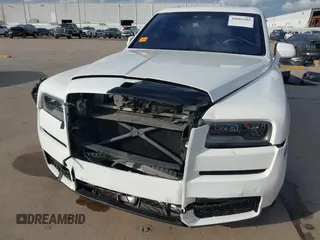 2020 Rolls-Royce Cullinan z VIN SLATV4C05LU200555, wystawiony jako IAAI lot #40801902 z przebiegiem 30 397 mil mil oraz . Historia ofert i sprzedaży dostępna na DreamBid. Obrazek 6.