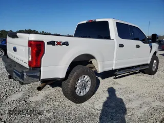 2018 Ford Super Duty F-250 SRW XL with VIN 1FT7W2B68JEB39324, listed as a Copart auction lot 45451375 with 268,879 mi miles and Salvage Title. Bid and sale history available at carsss.com. Image 3.