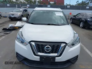 2020 Nissan Kicks SV z VIN 3N1CP5CV3LL483605, wystawiony jako IAAI lot #42261522 z przebiegiem 53 381 mil mil oraz . Historia ofert i sprzedaży dostępna na DreamBid. Obrazek 13.