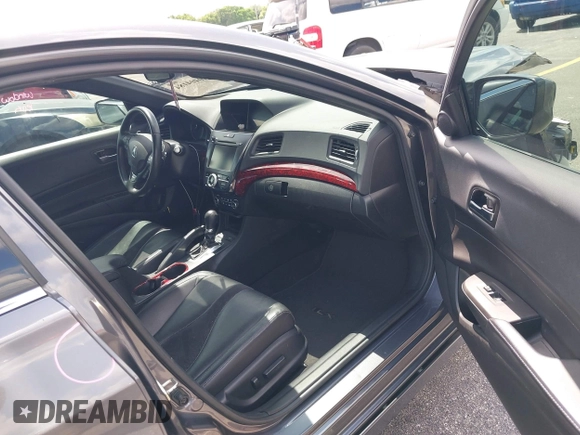 2019 Acura ILX w/Premium/A-Spec Pkg with VIN 19UDE2F8XKA003403, listed as a IAAI auction lot 40404184 with 68,680 mi miles. Bid and sale history available at carsss.com. Image 5.