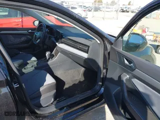 2025 Volkswagen Jetta SE with VIN 3VW7X7BU2SM006656, listed as a IAAI auction lot 41639012 with 9,744 mi miles. Bid and sale history available at carsss.com. Image 5.