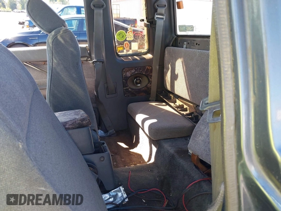 1990 Toyota Pickup SR5 z VIN JT4VN13G7L5019822, wystawiony jako IAAI lot #42194555 z przebiegiem 255 628 mil mil oraz . Historia ofert i sprzedaży dostępna na DreamBid. Obrazek 8.