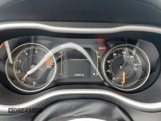 2018 Jeep Cherokee Latitude Plus с VIN 1C4PJLLB6JD621795, выставлен на аукционе Copart как лот 50989815 с пробегом 107 531 миль миль и Списание • Salvage title. История ставок и продаж доступна на DreamBid. Изображение 9.