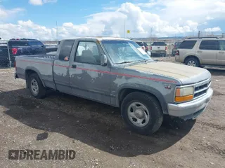 1995 Dodge Dakota with VIN 1B7GL23X4SS283696, listed as a IAAI auction lot 41915325 with 305,457 mi miles. Bid and sale history available at carsss.com. Image 1.