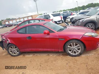 2008 Hyundai Tiburon GS z VIN KMHHM66D68U277885, wystawiony jako IAAI lot #42172920 z przebiegiem 205 023 mil mil oraz . Historia ofert i sprzedaży dostępna na DreamBid. Obrazek 13.