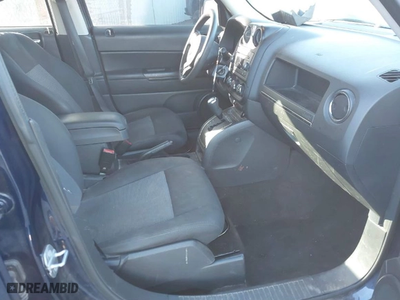 2016 Jeep Patriot Sport with VIN 1C4NJPBB0GD547623, listed as a IAAI auction lot 41636096 with 88,894 mi miles. Bid and sale history available at carsss.com. Image 5.