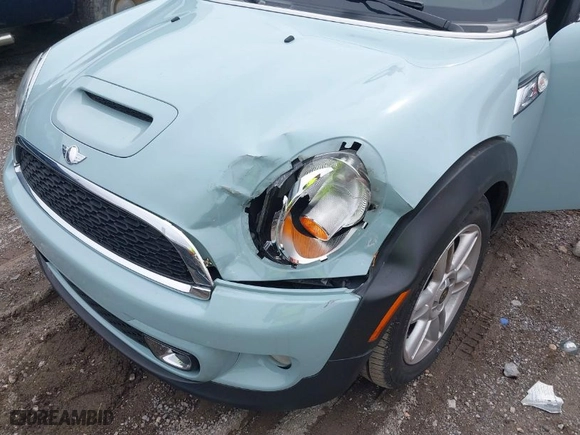 2011 MINI Cooper Convertible s with VIN WMWZP3C5XBTX84469, listed as a IAAI auction lot 41738707 with 77,464 mi miles. Bid and sale history available at carsss.com. Image 6.