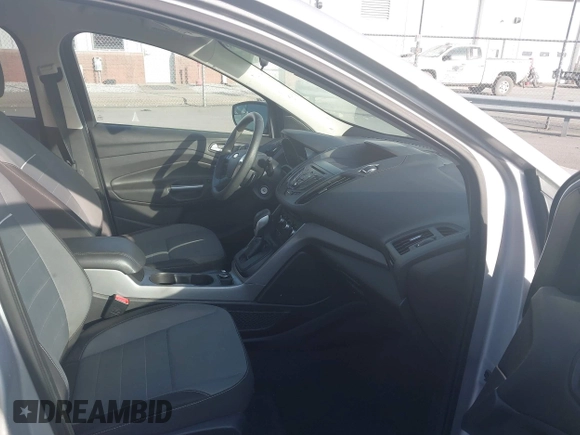 2014 Ford Escape SE z VIN 1FMCU0GX3EUE33604, wystawiony jako IAAI lot #42080186 z przebiegiem 149 930 mil mil oraz . Historia ofert i sprzedaży dostępna na DreamBid. Obrazek 5.