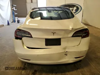 2022 Tesla Model 3 z VIN 5YJ3E1EA1NF371389, wystawiony jako Copart lot #59639665 z przebiegiem 84 719 mil mil oraz Czysty tytuł • Clean title. Historia ofert i sprzedaży dostępna na DreamBid. Obrazek 6.