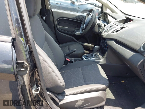 2013 Ford Fiesta SE z VIN 3FADP4BJ8DM218657, wystawiony jako IAAI lot #42361329 z przebiegiem 96 547 mil mil oraz . Historia ofert i sprzedaży dostępna na DreamBid. Obrazek 5.