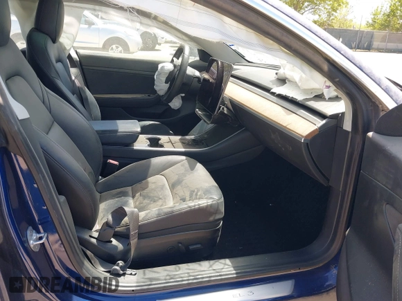 2020 Tesla Model 3 Standard Range Plus z VIN 5YJ3E1EA2LF739866, wystawiony jako IAAI lot #41842179 z przebiegiem 70 089 mil mil oraz . Historia ofert i sprzedaży dostępna na DreamBid. Obrazek 5.