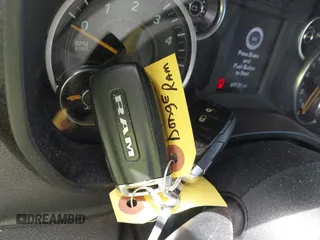 2019 Ram 1500 Tradesman z VIN 1C6SRFCT5KN597618, wystawiony jako IAAI lot #42243878 z przebiegiem 69 131 mil mil oraz . Historia ofert i sprzedaży dostępna na DreamBid. Obrazek 11.