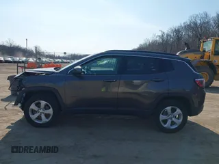 2019 Jeep Compass Latitude with VIN 3C4NJDBB2KT787029, listed as a IAAI auction lot 41704303 with 45,492 mi miles. Bid and sale history available at carsss.com. Image 15.
