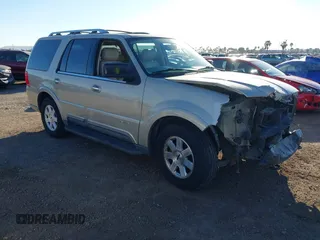 2004 Lincoln Navigator Luxury with VIN 5LMFU27R14LJ42966, listed as a IAAI auction lot 41614278 with 203,785 mi miles. Bid and sale history available at carsss.com. Image 1.