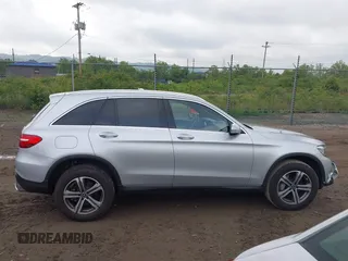 2017 Mercedes-Benz GLC 300 z VIN WDC0G4KB8HV010270, wystawiony jako IAAI lot #42355607 z przebiegiem 61 327 mil mil oraz . Historia ofert i sprzedaży dostępna na DreamBid. Obrazek 13.