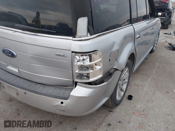 2011 Ford Flex SEL z VIN 2FMGK5CCXBBD24775, wystawiony jako IAAI lot #42184649 z przebiegiem 224 106 mil mil oraz . Historia ofert i sprzedaży dostępna na DreamBid. Obrazek 6.
