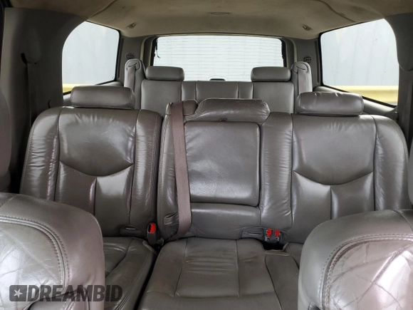 2004 Chevrolet Suburban Z71 with VIN 3GNFK16Z14G116946, listed as a Copart auction lot 80437924 with 319,240 mi miles and Non Repairable. Bid and sale history available at carsss.com. Image 10.