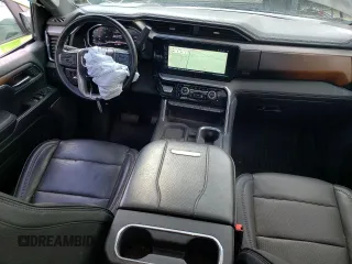 2024 GMC Sierra 3500HD Denali z VIN 1GT49WE72RF110266, wystawiony jako Copart lot #66869744 z przebiegiem 67 981 mil mil oraz Szkody całkowita. Historia ofert i sprzedaży dostępna na DreamBid. Obrazek 8.