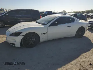 2008 Maserati GranTurismo z VIN ZAMGJ45A380036907, wystawiony jako Copart lot #74075194 z przebiegiem 69 171 mil mil oraz Szkoda całkowita • Salvage title. Historia ofert i sprzedaży dostępna na DreamBid. Obrazek 1.