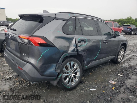 2021 Toyota RAV4 XLE Premium z VIN 2T3C1RFV0MC106727, wystawiony jako Copart lot #59282205 z przebiegiem 48 074 mil mil oraz Szkoda całkowita • Salvage title. Historia ofert i sprzedaży dostępna na DreamBid. Obrazek 3.