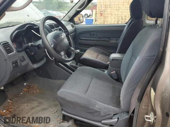 2004 Nissan Frontier XE Desert Runner z VIN 1N6ED26T84C448365, wystawiony jako Copart lot #56487435 z przebiegiem 266 738 mil mil oraz Czysty tytuł • Clean title. Historia ofert i sprzedaży dostępna na DreamBid. Obrazek 7.
