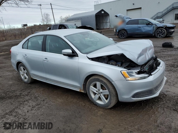 2013 Volkswagen Jetta SE z VIN 3VWBX7AJ5DM381039, wystawiony jako Copart lot #49706665 z przebiegiem 197 370 mil mil oraz Szkoda całkowita • Salvage title. Historia ofert i sprzedaży dostępna na DreamBid. Obrazek 4.