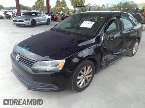 2011 Volkswagen Jetta Sedan SE with VIN 3VWDX7AJ7BM390282, listed as a IAAI auction lot 41673478 with 196,094 mi miles. Bid and sale history available at carsss.com. Image 2.