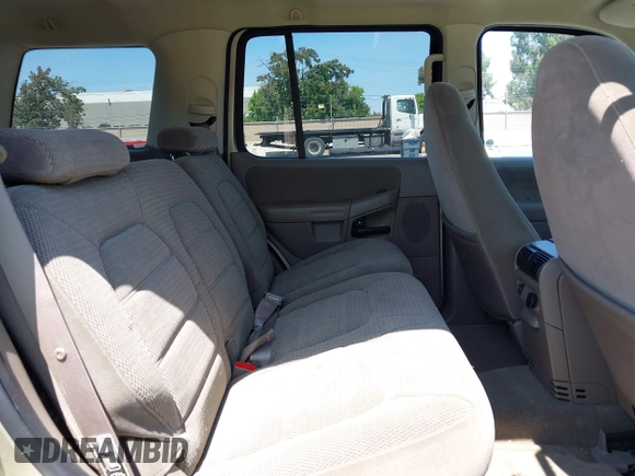 2002 Ford Explorer XLT z VIN 1FMZU73W82ZB78429, wystawiony jako IAAI lot #42583204 z przebiegiem 174 136 mil mil oraz . Historia ofert i sprzedaży dostępna na DreamBid. Obrazek 8.