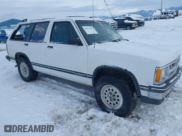 1993 Chevrolet Blazer with VIN 1GNDT13W3P2214338, listed as a IAAI auction lot 41511324 with 175,816 mi miles and . Bid and sale history available at DreamBid. Image 1.