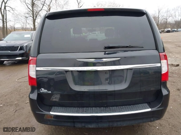 2013 Chrysler Town & Country Touring-L with VIN 2C4RC1CG8DR809559, listed as a IAAI auction lot 41468926 with 182,236 mi miles. Bid and sale history available at carsss.com. Image 17.