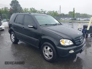 2002 Mercedes-Benz M 320/430/500 z VIN 4JGAB54E02A289858, wystawiony jako IAAI lot #42353399 z przebiegiem 229 098 mil mil oraz . Historia ofert i sprzedaży dostępna na DreamBid. Obrazek 1.