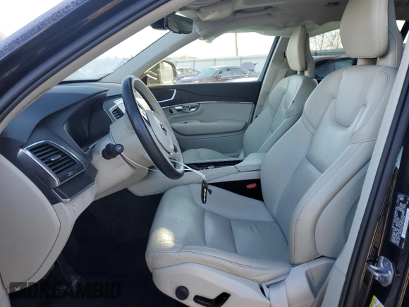 2020 Volvo XC90 Momentum with VIN YV4102PK4L1591775, listed as a Copart auction lot 84512774 with 43,809 mi miles and Salvage Title. Bid and sale history available at carsss.com. Image 7.