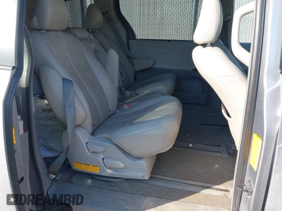 2013 Toyota Sienna XLE AAS with VIN 5TDYK3DC1DS391293, listed as a IAAI auction lot 41694041 with 181,913 mi miles. Bid and sale history available at carsss.com. Image 8.