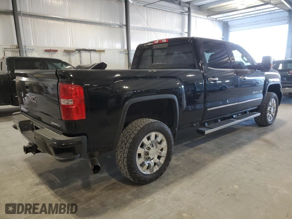2019 GMC Sierra 2500HD Denali with VIN 1GT12SEYXKF189894, listed as a Copart auction lot 81672094 with 224,685 mi miles and Salvage Title. Bid and sale history available at carsss.com. Image 3.