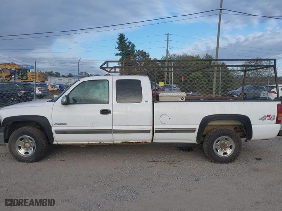 1999 Chevrolet Silverado 2500 LS with VIN 1GCGK29U3XE184518, listed as a IAAI auction lot 40603528 with NaN miles. Bid and sale history available at carsss.com. Image 14.