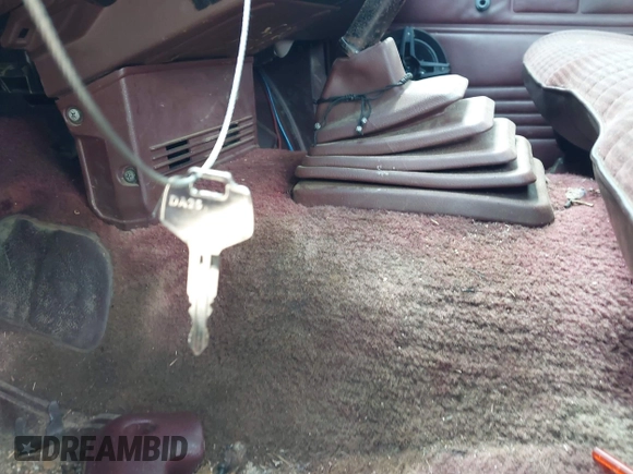 1991 Nissan Frontier z VIN 1N6SD11S0MC387024, wystawiony jako IAAI lot #41972766 z przebiegiem 123 649 mil mil oraz . Historia ofert i sprzedaży dostępna na DreamBid. Obrazek 11.