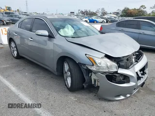 2009 Nissan Maxima SV z VIN 1N4AA51EX9C803098, wystawiony jako IAAI lot #42061535 z przebiegiem 140 576 mil mil oraz . Historia ofert i sprzedaży dostępna na DreamBid. Obrazek 1.