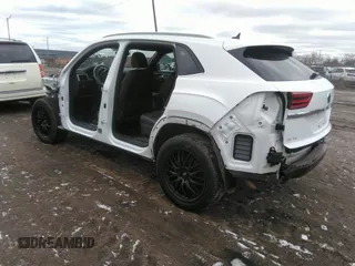 2020 Volkswagen Atlas SE with VIN 1V26E2CA0LC211728, listed as a IAAI auction lot 41726981 with 122,524 mi miles and . Bid and sale history available at DreamBid. Image 3.