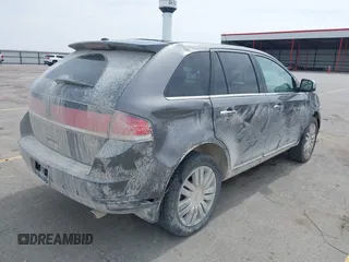 2010 Lincoln MKX z VIN 2LMDJ8JC7ABJ34770, wystawiony jako IAAI lot #41987851 z przebiegiem 142 986 mil mil oraz . Historia ofert i sprzedaży dostępna na DreamBid. Obrazek 4.