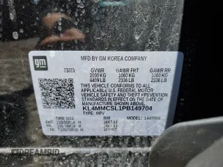 2023 Buick Encore GX Preferred z VIN KL4MMCSL1PB149704, wystawiony jako Copart lot #55058575 z przebiegiem 22 869 mil mil oraz Czysty tytuł • Clean title. Historia ofert i sprzedaży dostępna na DreamBid. Obrazek 13.