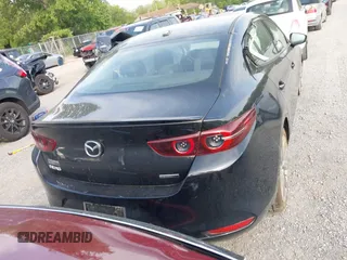 2021 Mazda 3 Premium z VIN 3MZBPADL2MM254467, wystawiony jako IAAI lot #42151557 z przebiegiem 63 282 mil mil oraz . Historia ofert i sprzedaży dostępna na DreamBid. Obrazek 17.