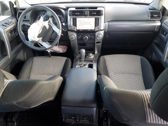 2024 Toyota 4Runner SR5 z VIN JTEMU5JR5R6292041, wystawiony jako Copart lot #59817895 z przebiegiem 9 451 mil mil oraz Szkoda całkowita • Salvage title. Historia ofert i sprzedaży dostępna na DreamBid. Obrazek 8.