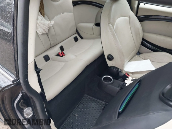 2011 MINI Clubman with VIN WMWZF3C59BT187879, listed as a IAAI auction lot 38976346 with 135,668 mi miles and . Bid and sale history available at DreamBid. Image 8.