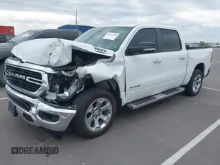 2020 Ram 1500 Big Horn z VIN 1C6SRFFT0LN394102, wystawiony jako IAAI lot #42282361 z przebiegiem 56 065 mil mil oraz . Historia ofert i sprzedaży dostępna na DreamBid. Obrazek 2.