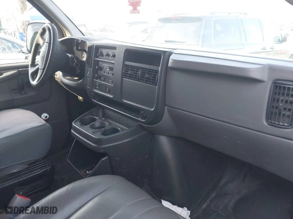 2006 Chevrolet Express Passenger with VIN 1GAHG39U861219905, listed as a IAAI auction lot 41910472 with 199,665 mi miles. Bid and sale history available at carsss.com. Image 5.
