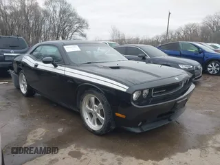 2010 Dodge Challenger R/T Classic z VIN 2B3CJ5DT8AH184131, wystawiony jako IAAI lot #41525482 z przebiegiem 97 143 mil mil oraz . Historia ofert i sprzedaży dostępna na DreamBid. Obrazek 1.