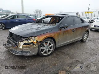 2016 Volvo S60 T5 Drive-E Premier with VIN YV126MFK1G1400350, listed as a IAAI auction lot 41856125 with 1 mi miles. Bid and sale history available at carsss.com. Image 2.