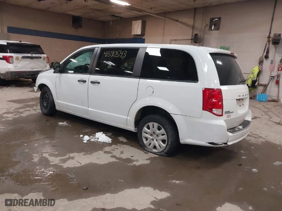 2019 Dodge Grand Caravan SE with VIN 2C4RDGBG7KR805713, listed as a IAAI auction lot 41590543 with 109,221 mi miles. Bid and sale history available at carsss.com. Image 3.