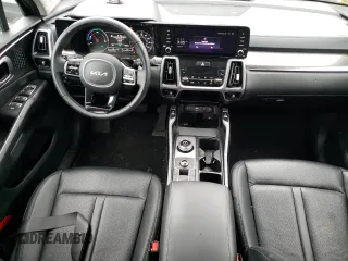 2023 Kia Sorento EX z VIN KNDRHDLG1P5158036, wystawiony jako Copart lot #51611695 z przebiegiem 34 057 mil mil oraz Czysty tytuł • Clean title. Historia ofert i sprzedaży dostępna na DreamBid. Obrazek 8.